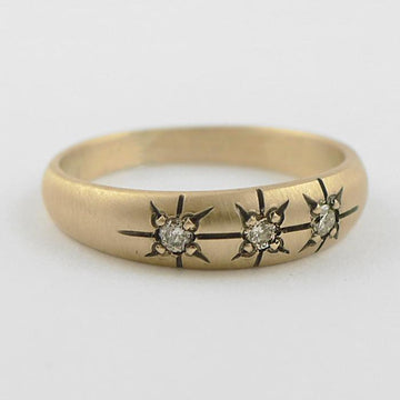Gold Ring with Three Star-Set Diamonds in Classic Vintage Setting