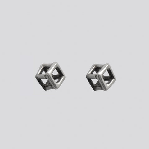 Tiny Wire Cube Studs - EJ2326
