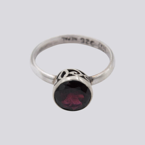 Garnet Cut Out Ring - Size 7 - RING 153