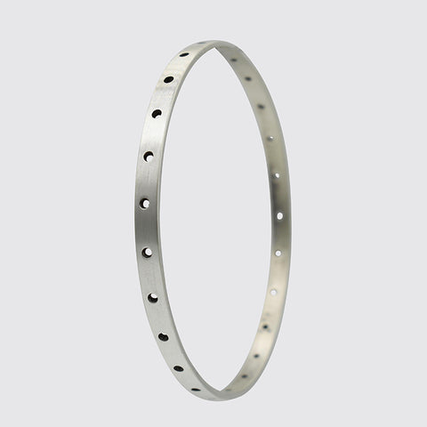 BANGLE WITH CIRCLE CUT-OUT