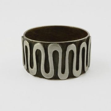 Oxidized squiggle ring